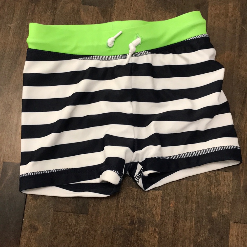 Koala Kids alligator rash guard/swim trunks - Picture 3 of 4